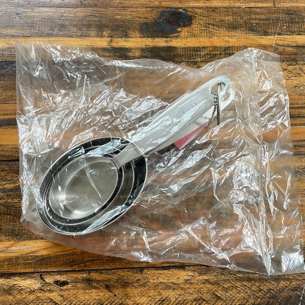Stainless steel nesting measuring cups